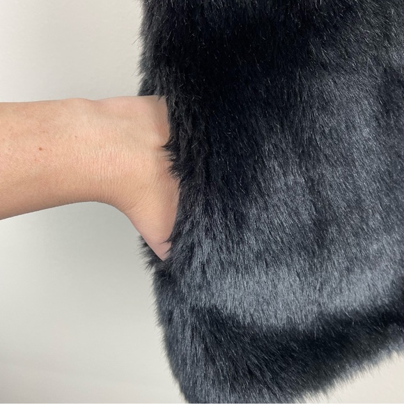 Aldo Faux Fur Vest Size Medium - Picture 4 of 7